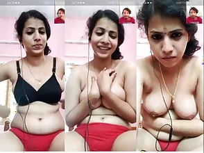 性感的 Mallu Bhabhi 胸部展示视频通话