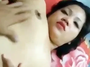 Beautiful Indian bhabhi gets hot and steamy with a lolicon and a cumming dad